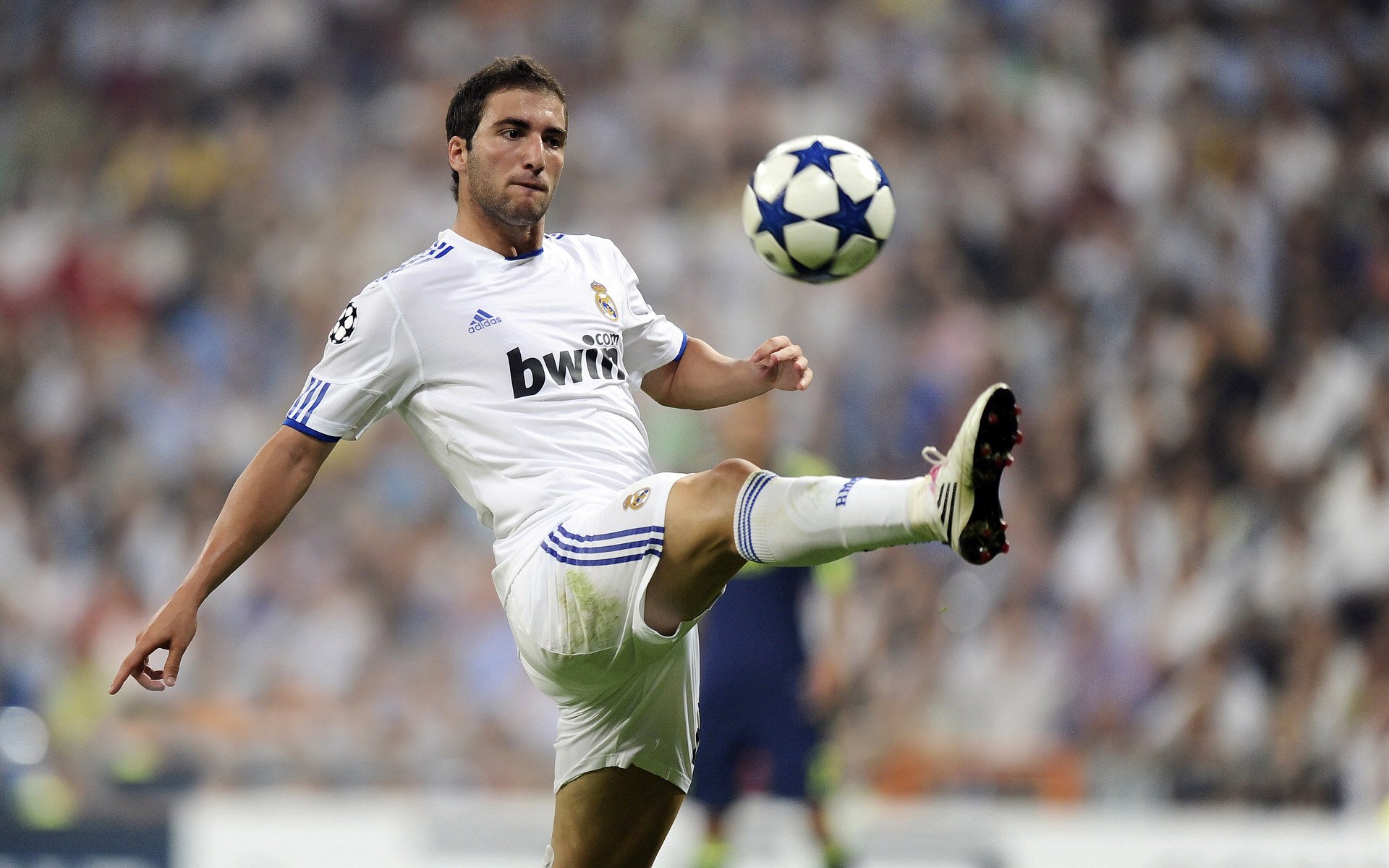 英超青训营采用虚拟现实技术强化战术理解，英超本队青训