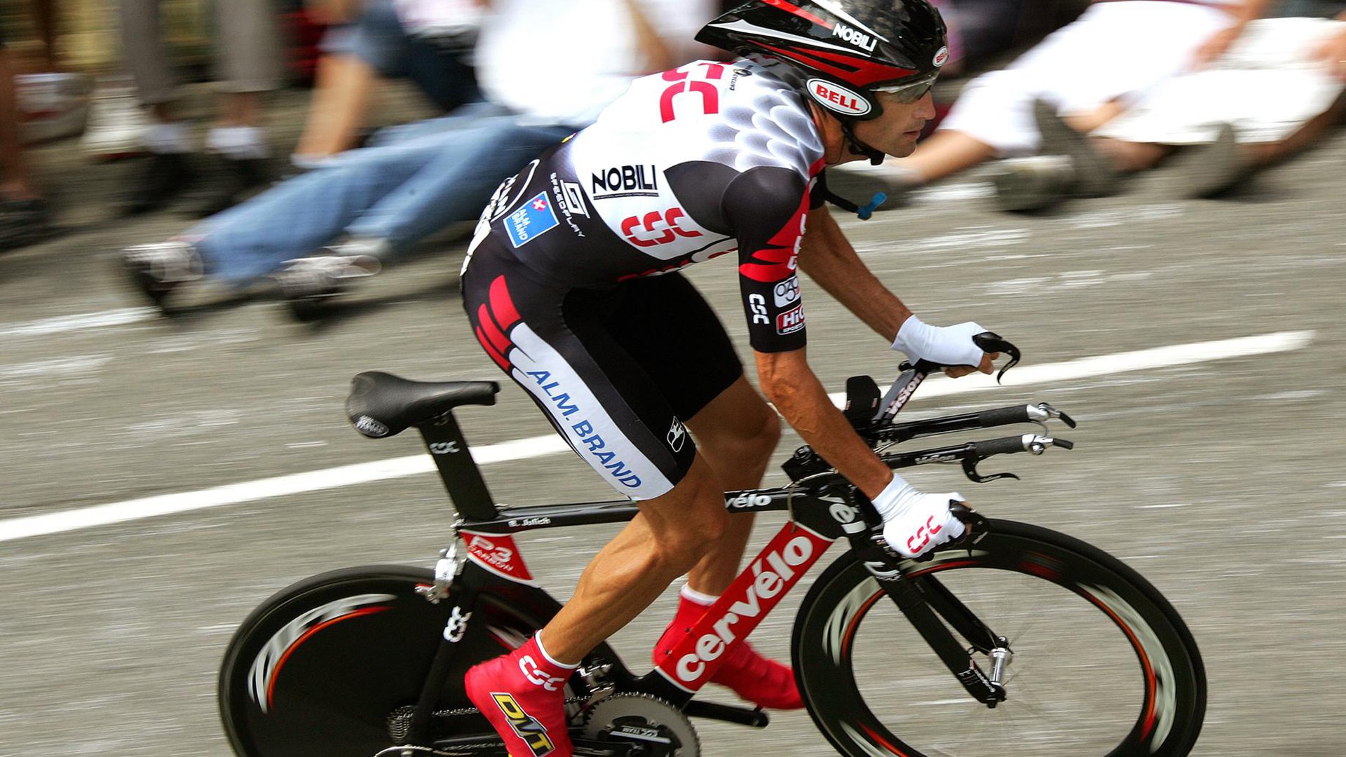 “成都三叉湖水上救生赛事：速度与反应的双重考验”