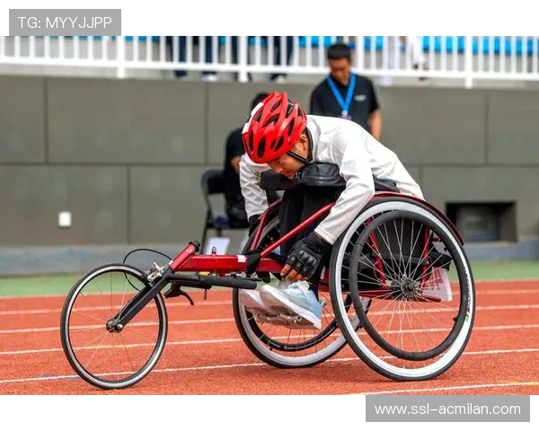 _逆境中的坚韧：运动员咬紧牙关完成精彩逆转_，运动员嘴里咬的是什么